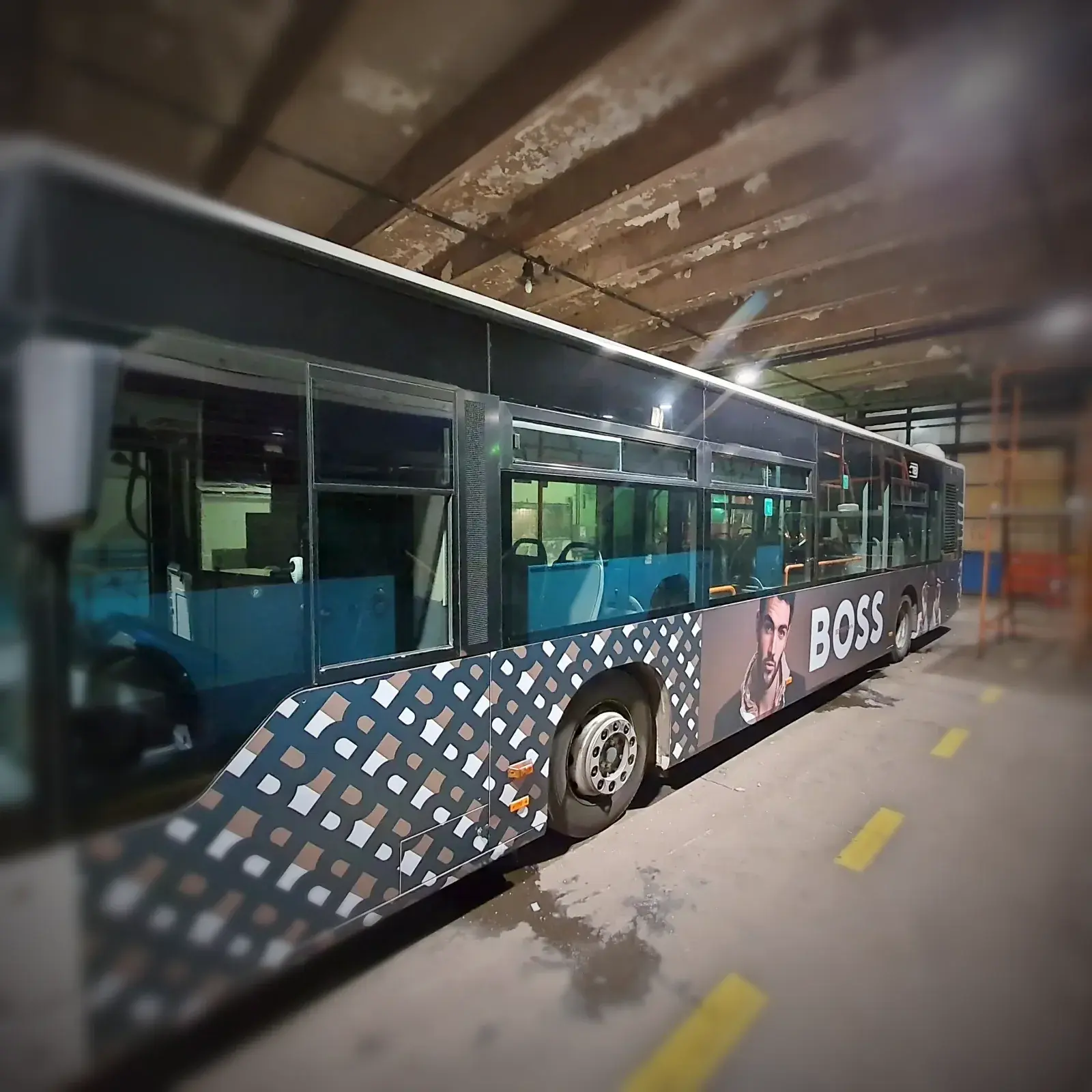 Inscripționare autocar – Boss