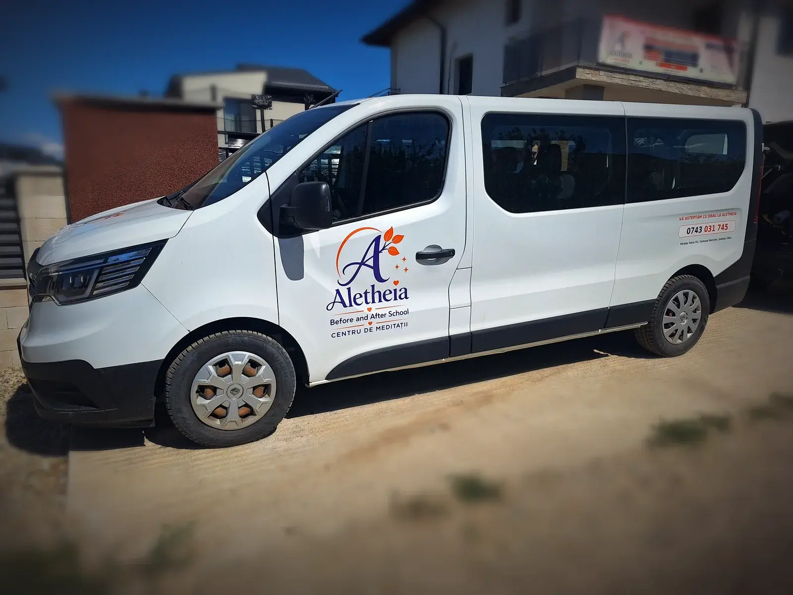 Aletheia – microbuz școlar (1 din 2)